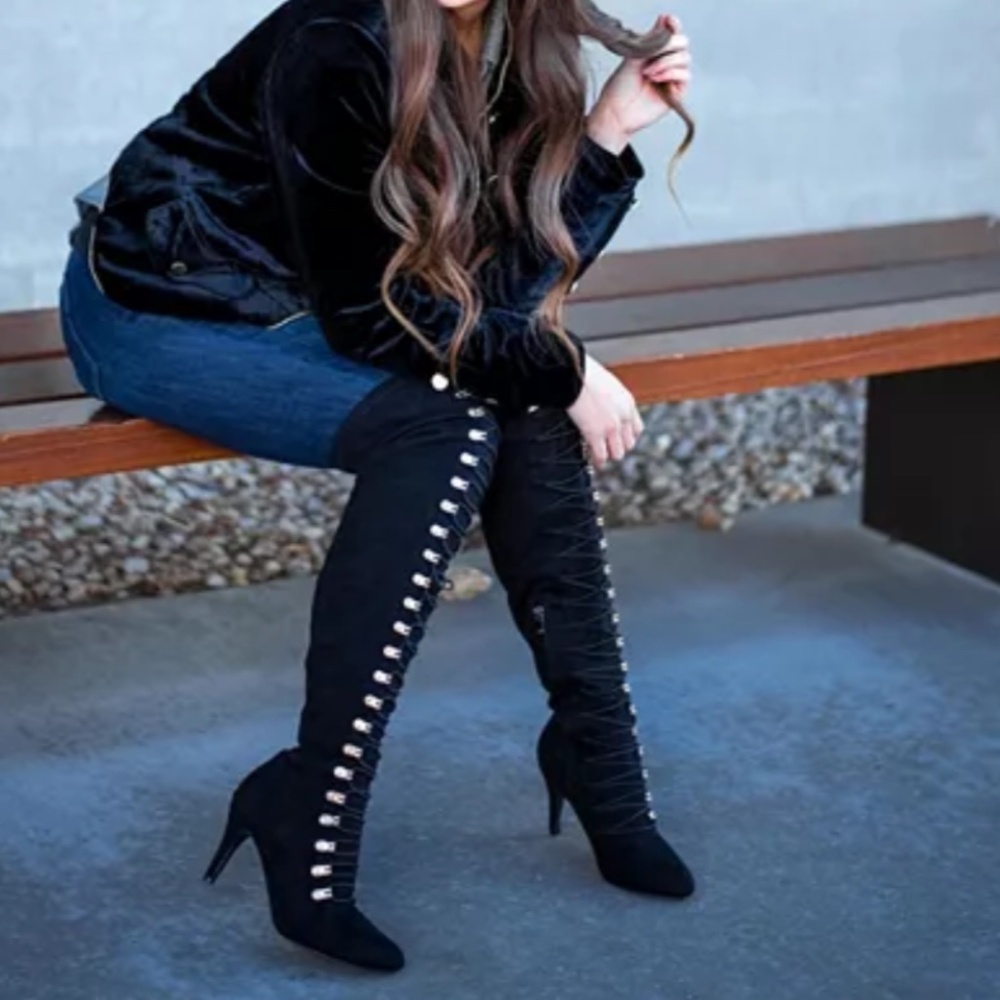 Red NWOB Thigh High JC Trill Boots size 6